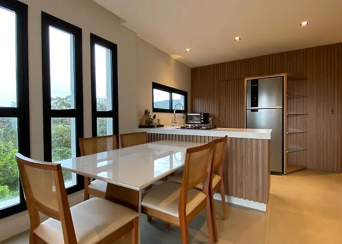 Lindo Apartamento Na Praia De Mariscal Com Otima Localizacao.